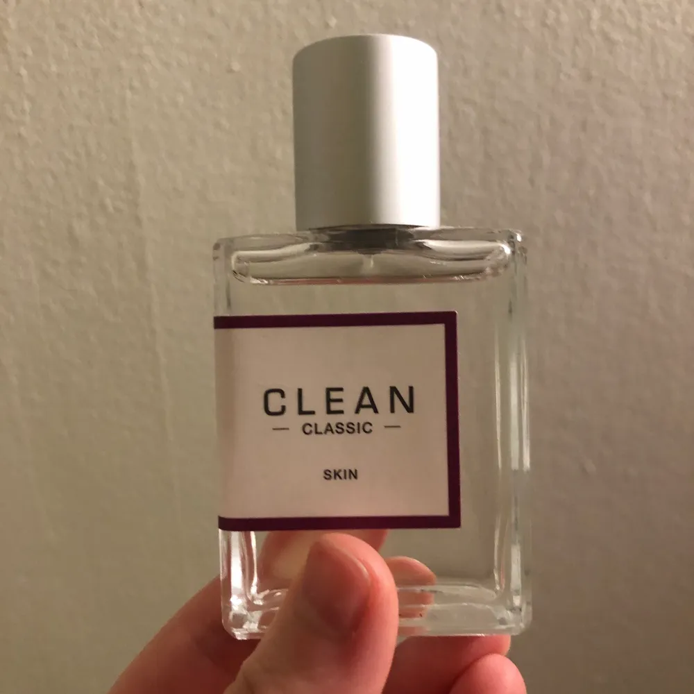 Clean classic skin Eau De Parfume 30ml. Säljer denna då den kom i ett presentpaket jag fick i julklapp jag hade dock redan denna i 60ml. Den är inte använd! Nypris 486 för 30ml.. Övrigt.