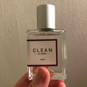 Clean classic skin edp 30ml - Clean classic skin Eau De Parfume 30ml. Säljer denna då den kom i ett presentpaket jag fick i julklapp jag hade dock redan denna i 60ml. Den är inte använd! Nypris 486 för 30ml.