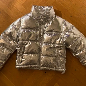 Pufferjacka - Aldrig använd. Lappar kvar