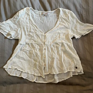 Topp strl M - Blus från pull&bear. Köparen står för frakten 