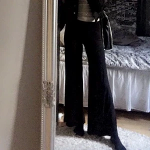 Bootcut vida byxor - Säljer dessa snygga vida byxor köpte på Indiska. Storlek S✨✨💓