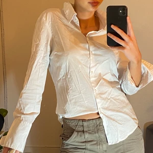 Skjorta - Vanlig basic vit skjorta som inte används så mycket längre 