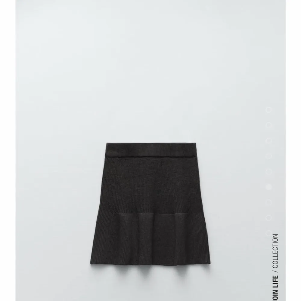 Intresse koll på min så fina kjol från zara (slutsåld)  älskar! Funderar på att sälja pågrund av att jag har väldigt många kjolar. 🎸. Kjolar.