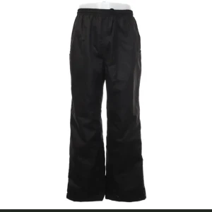 Tracksuitbyxor   - Coola tracksuitbyxor! Rak passform, midjemått 72 <3 