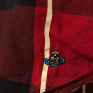 Vivienne Westwood - Rutig Vivienne Westwood skjorta, passar xs-s