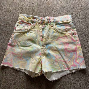 Zara shorts  - Super coola zara shorts, aldrig använda! Nypris runt 350kr. Kontakta privat för mer info!💓