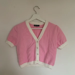 kofta - jättegullig kofta! Använd ett fåtal gånger, köparen står för frakt💖