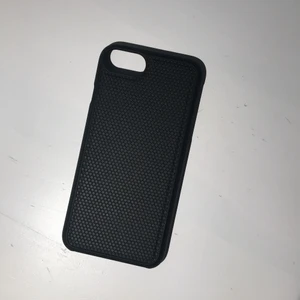 Mobilskal - Säljer detta svarta magnetiska mobilskal från ideal of sweden, passar iPhone 6,7 och 8. Säljer för 40kr 💗