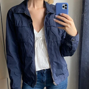 Jacka Marc Jacobs  - Marinblå jacka från Marc Jacobs i storlek small! Skriv för fler bilder ❤️