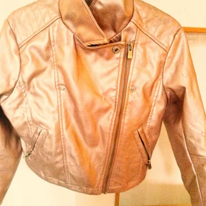 Flickjacka  - Rosa flickjacka, My Wear Young, storlek 134/140. 