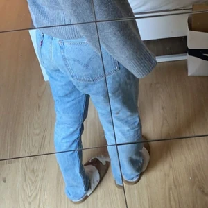 Levis jeans 501 - FINNS KVAR!!!!!Levis 501 s ljusa, är 161 de är lite långa för mig