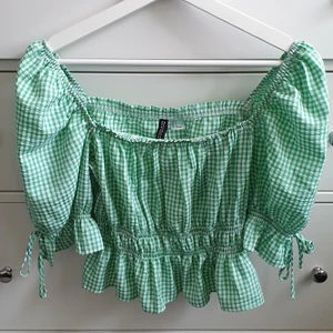 Hm blus - Hm blus. Aldrig använd. Jätte fin. Ställ gärna frågor