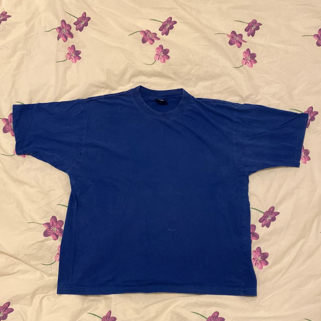 En blå tröja👕🧵🔵👔🥣🟦🔹🔷🚹🛂