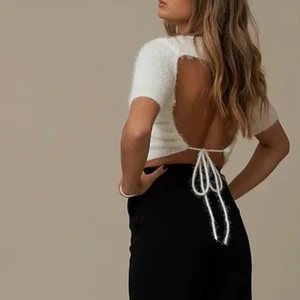 Topp från Hanna SchönbergxNakd - Jättefin topp från Hanna SchönbergxNakd i strl M 150kr💕