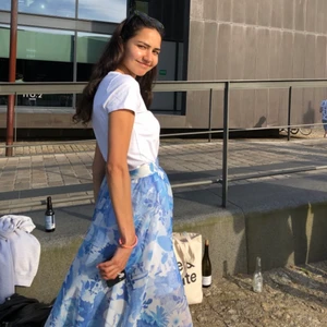Blue flower skirt - Great condition!
