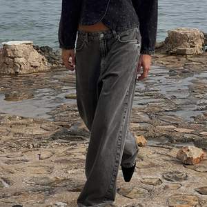 Söker dessa jeans från Hanna mws kollektion med Gina Tricot i storlek 34! 