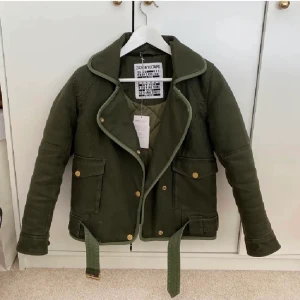 Zadig jacka - Höstjacka från Zadig & Voltaire i storlek xs! Nypris ca 4500kr. Tagen och kvitto finns kvar