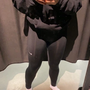 Tights  - Använd 2-3 gånger och är som ny! Skick 10/10, inte användbar för min del och därför säljer jag den! 