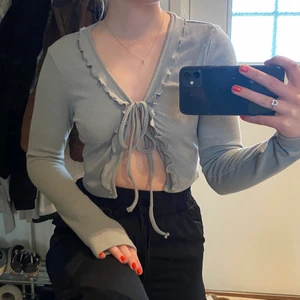 Topp - Super söt topp i en blågrön färg, aldrig använd! Köparen betalar frakt💗