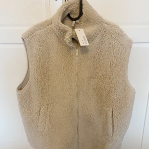 Teddyväst  - Oanvänd 