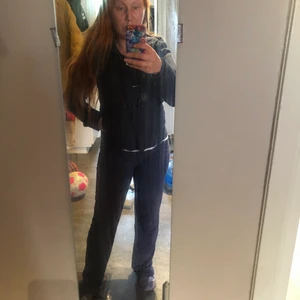 Laredoute creations  - Blå vinter kavaj med duffel knäppning och huva och internat skola inspiration.🥰