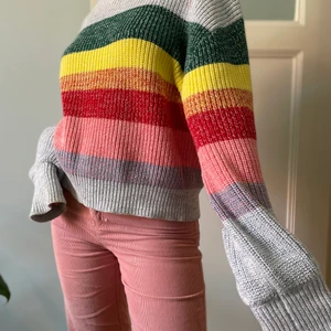 Tjocktröja från monki - Färgglad tjocktröja från monki! Super söt och i bra skick. Använd 3-4 gånger! 