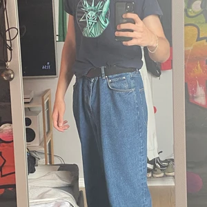 Trasher t shirt  - Säljer min snygga trasher t shirt för den har blivit för liten. Köpt i Usa för 450 kr så säljer den för 200 kr plus frakt. Priset går alltid att diskutera. Storlek M. Kan lova att ingen på din skola har en likadan tröja 