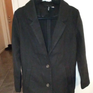 Svart jacka strl S - Fint skick, lite dåligt ljus på bilderna