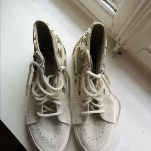 Vans  - Snygga Vans i kamouflage. Använda en gång. Storlek 39/40.  Skickas med PostNord, köparen står för frakt. 