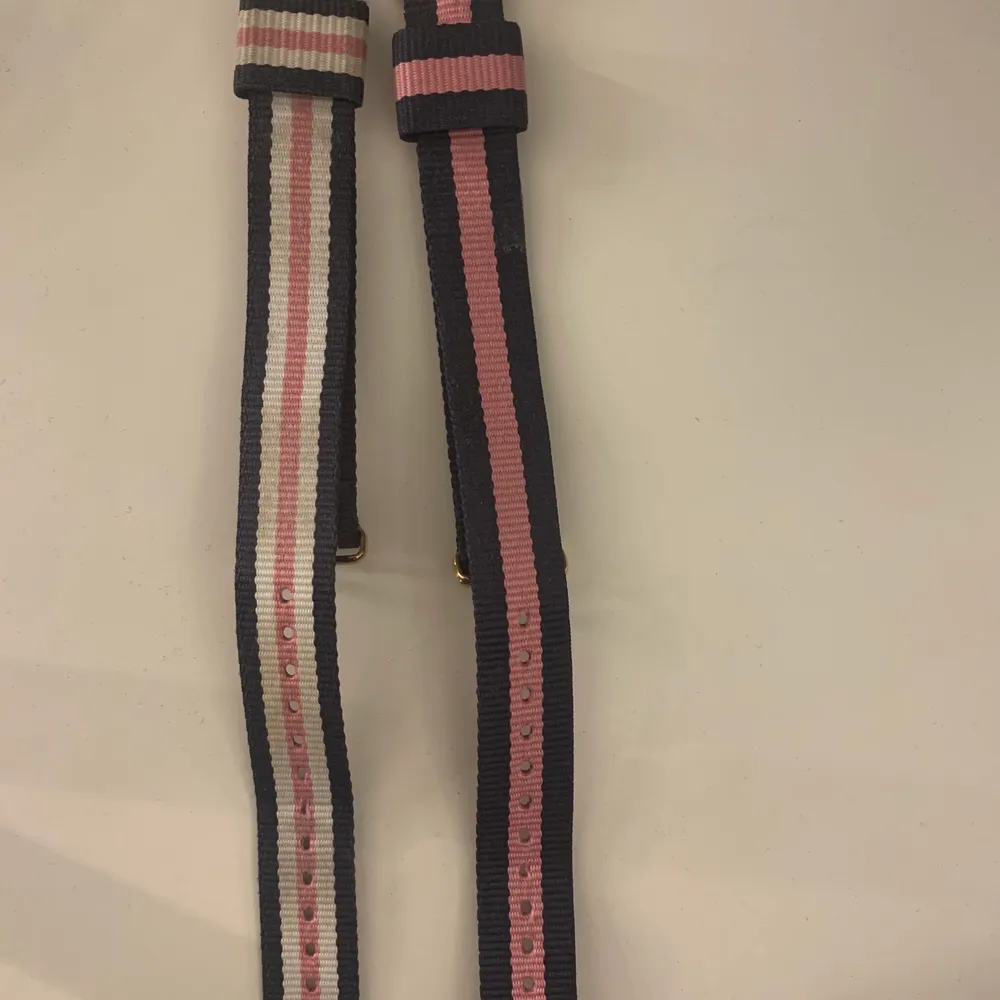 Två armband till klockan från Daniel Wellington. Använda.. Asusteet.