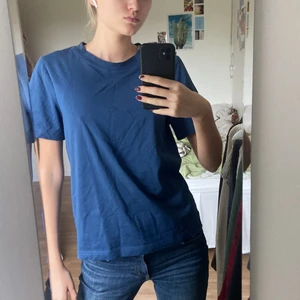 Basic t-shirt strl S - Oversized basic t-shirt från Gina Tricot. Gott skick. ”Ordentligt” material.