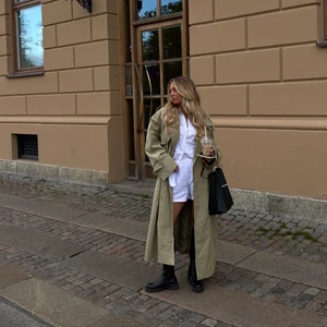 Trenchcoat  - Skitsnygg trenchcoat från Josefin hj kollektion för NAKD 