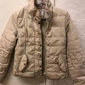 Vera Moda, vinterjacka  - Bra lätt vinterjacka, helt okej varm. Väldigt skön! 