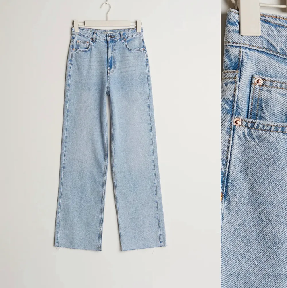 Säljer dessa fina jeans från Gina Tricot då dom inte kommer till användning. Använda 3 gånger max, köpta för 600kr säljer för 200kr ink frakt🥰. Jeans & Byxor.