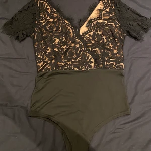 Topp i storlek M - Festlig topp i fint skick. Aldrig använd.