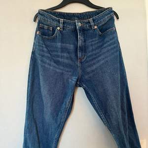 ✨högmidjade jeans från monki med raka ben, fint skick✨