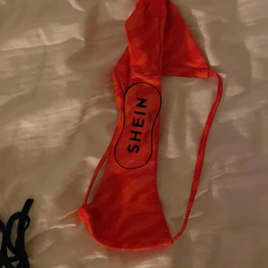 Bikiniset - Jättefint bikiniset från shein. Köpte nyss och aldrig använd. Lappen på trosorna kvar. Färgen framgår inte riktigt på bilden, den är mer rosa orange.