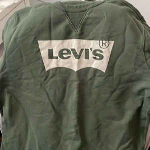 Tröja/ sweatshirt  - Sweatshirt från Levis butiken, från herravdelningen, storlek M. Använt endast två gånger.