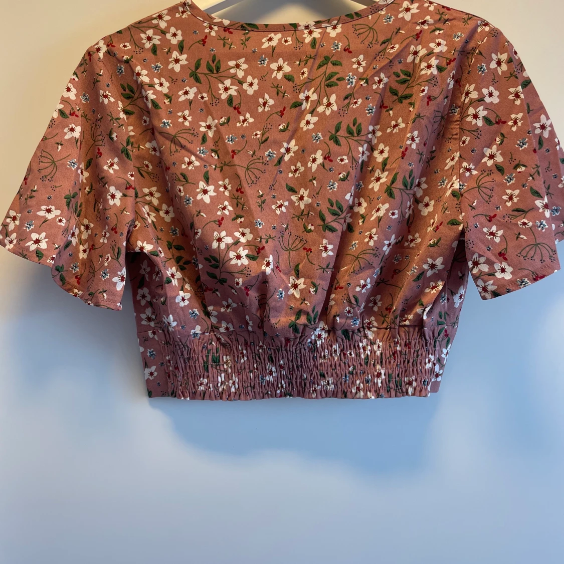 Blommig omlott top - 90