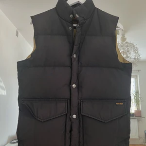 Woolrich dunväst  - Säljer min woolrich väst i stlk S, 😇 köparen står för frakt