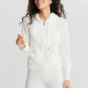 Gina tricot Mjukisett  - Säljer 3 olika Cecilia velour sett i färgerna Vit,Baby blå, och Grå det är storlek Xs & S i tröjorna och Storlek S på alla byxorna dem kostar 250 kr styck original pris 480 paket pris 600 för alla 3 ❤️ ( dem är knappt använda  VITA ÄR SÅLD Blå SÅLD grå finns kvar 