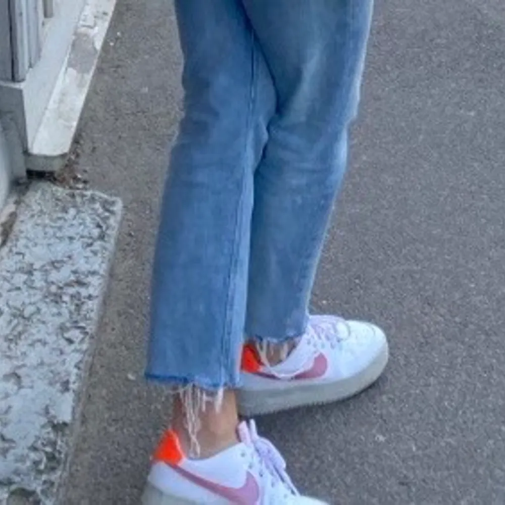 PERFEKTA VÅRSNEAKERS // AIR FORCE 1 SAGE - Sneakers - light bone/hyper crimson/pink foam/digital pink/white // KÖPTA FÖR 1195 kr // FÅTAL ANVÄNDNINGAR! 💘. Skor.