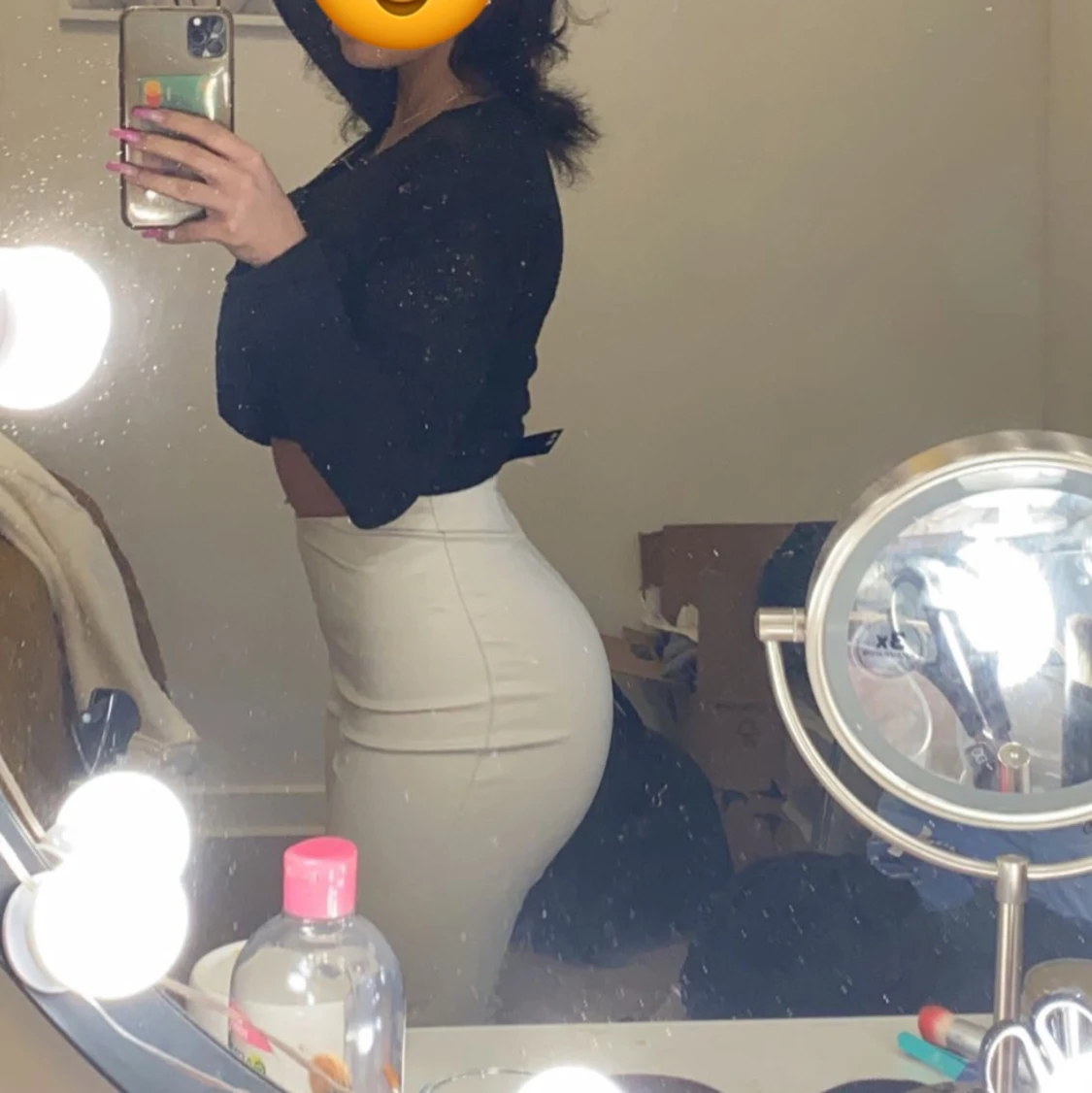 Utsvängda skinnbyxor med slits - 91