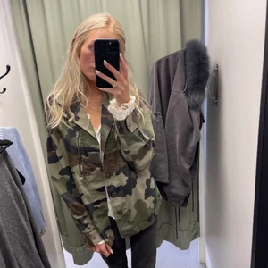 Quatre filles - Säljer mina fina quatre filles jacka❤️ i väldigt font skicka, nästan aldrig andvänt! Så fin till våren! Helt slutsåld 