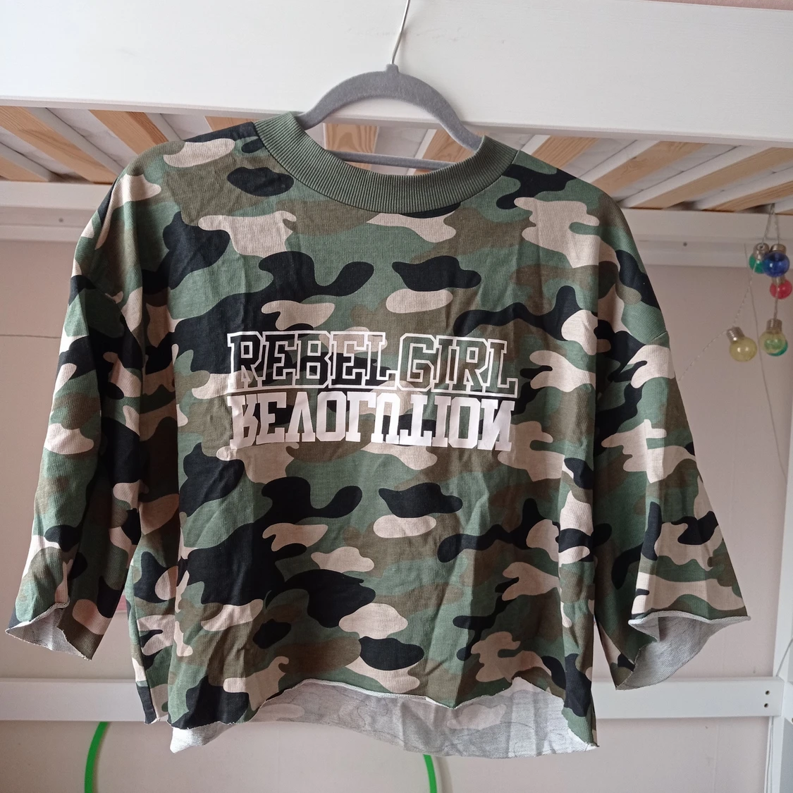 Kort t-shirt storlek L