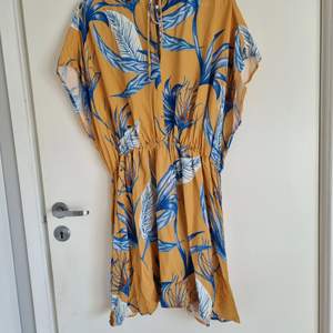 This is one of my favourite dresses! Perfect for the summer. Super comfy and very lovely feeling. This is an oversized dress. Promise you will love it too!