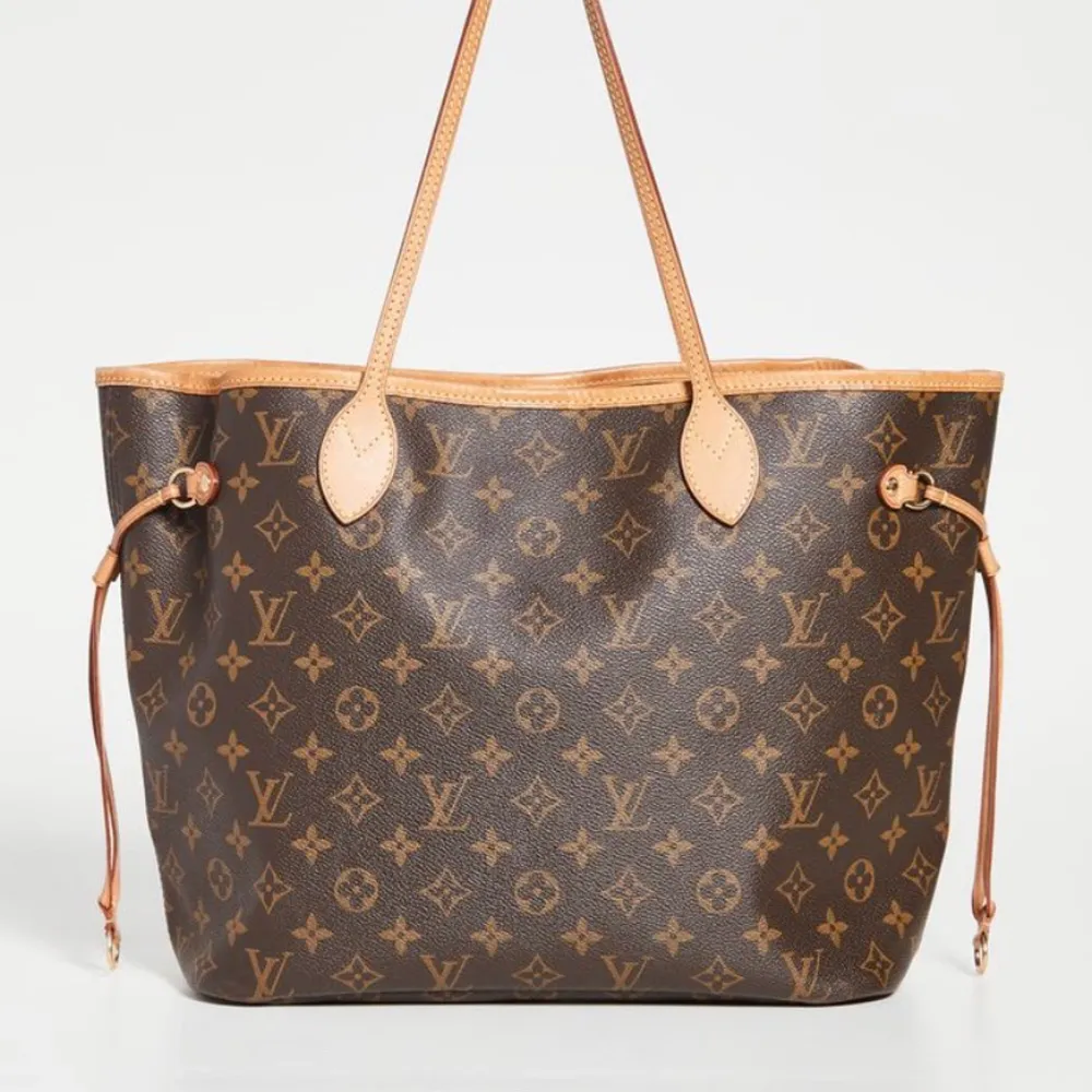 Copy Louis Vuitton bag - used for around 3 months - still newly and in great quality. It is a really good copy and hard to find this good quiality copies. Bought for 3000kr. Väskor.