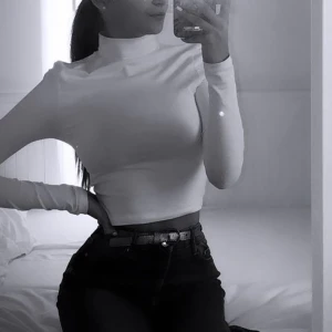 White Tight Top - This white top was bought from Princess Polly for around 300kr. Very nice fitting and clean white - still very new 