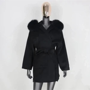 Svart kappa  - Väldigt fin svart kappa, köpte för 2100kr. Helt oandvänd den ligger i förpackningen. Beställde fel storlek därför vill jag sälja vidare  🖤