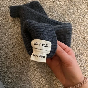  Handledsvärmare  - Handledsvärmare från soft goat. Super mysiga och fina.☺️☺️ inte använt alls mycket max 5 gånger